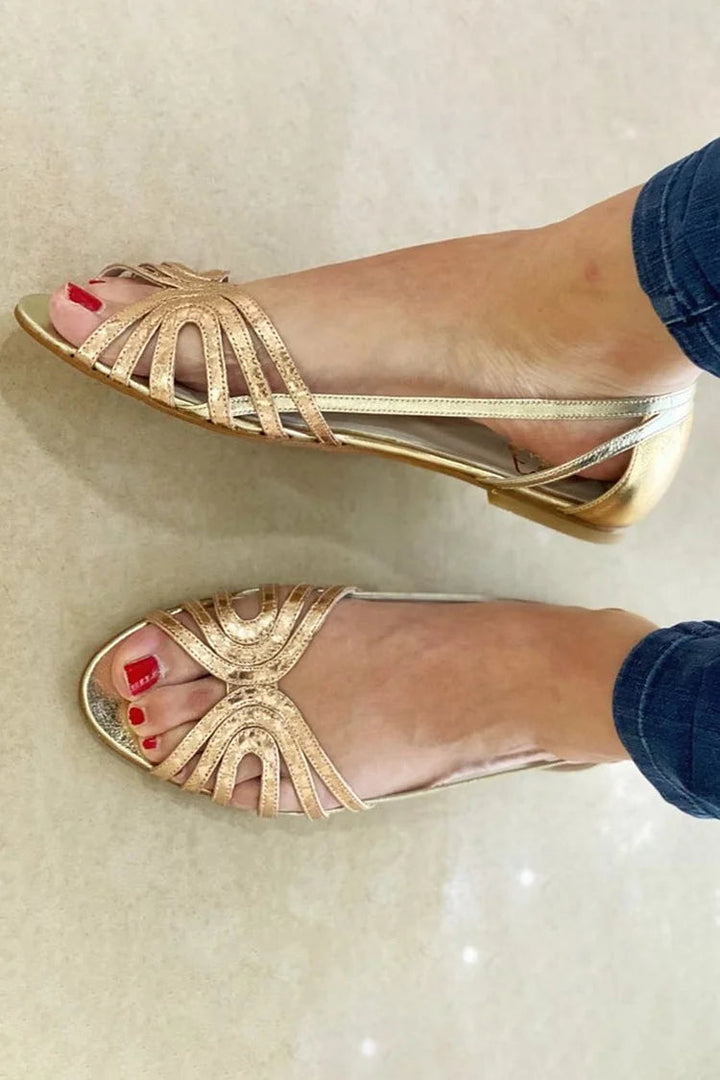 Eleonora | Goldene Sandalen Licht des Sommers