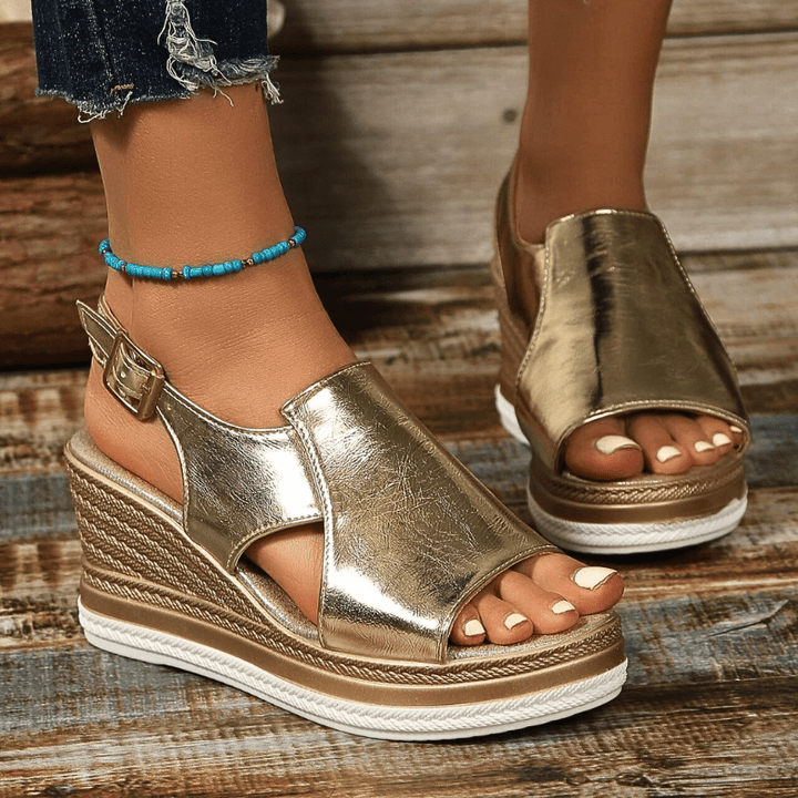 Baylie - Stylische Metallic-Sandalen