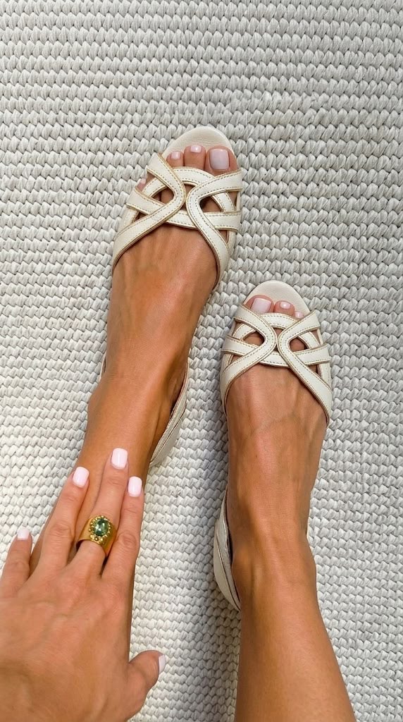 Camilla | Elegante Crema Geflochtene Sandalen