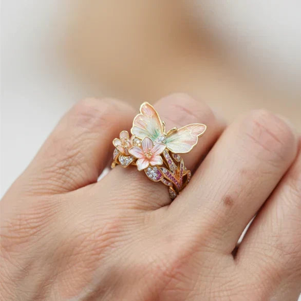 Glitzernder Schmetterlingsring aus Natur mit Zirkonia
