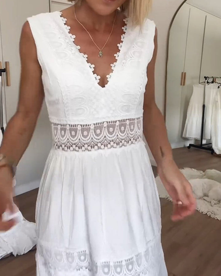 Circe - Spitzen-Camisolekleid mit V-Ausschnitt