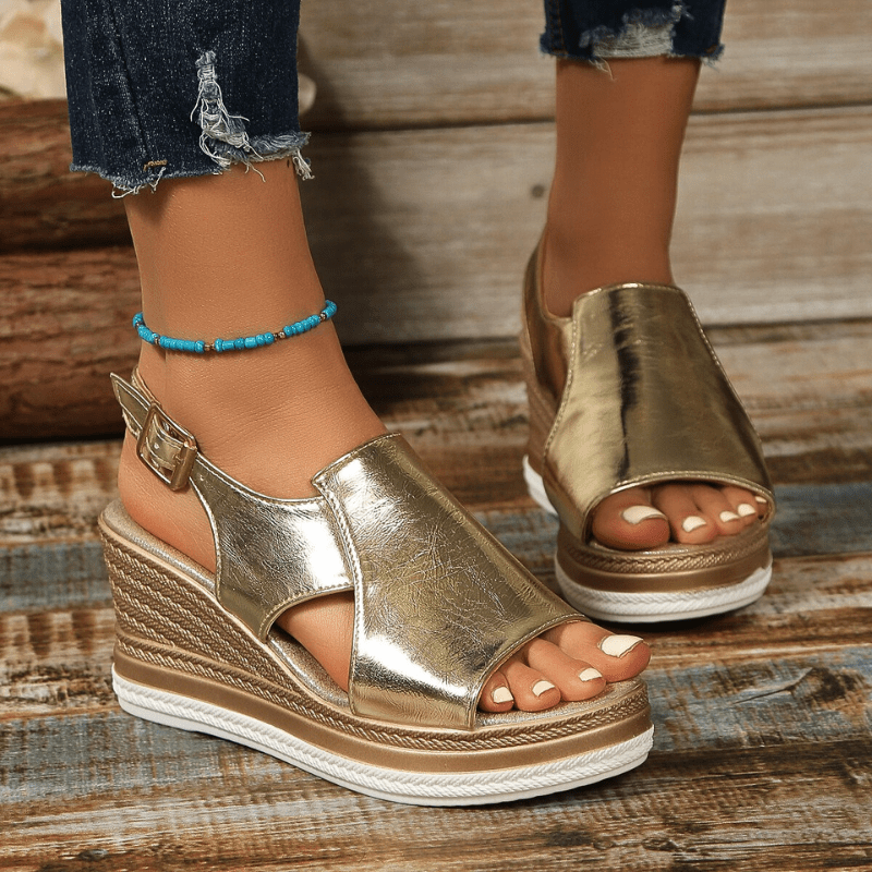 Baylie - Stylische Metallic-Sandalen