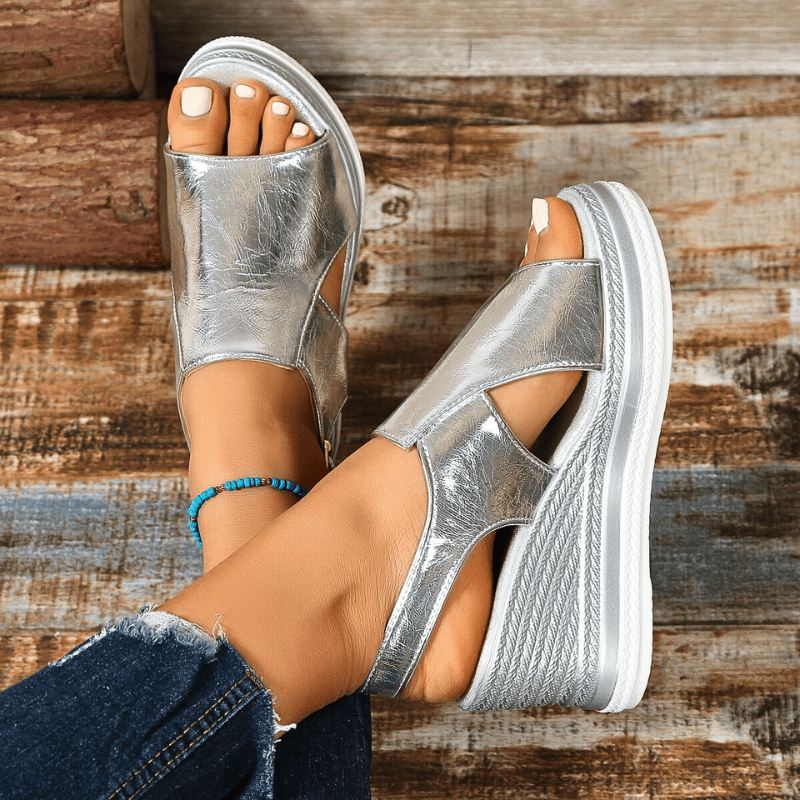 Baylie - Stylische Metallic-Sandalen