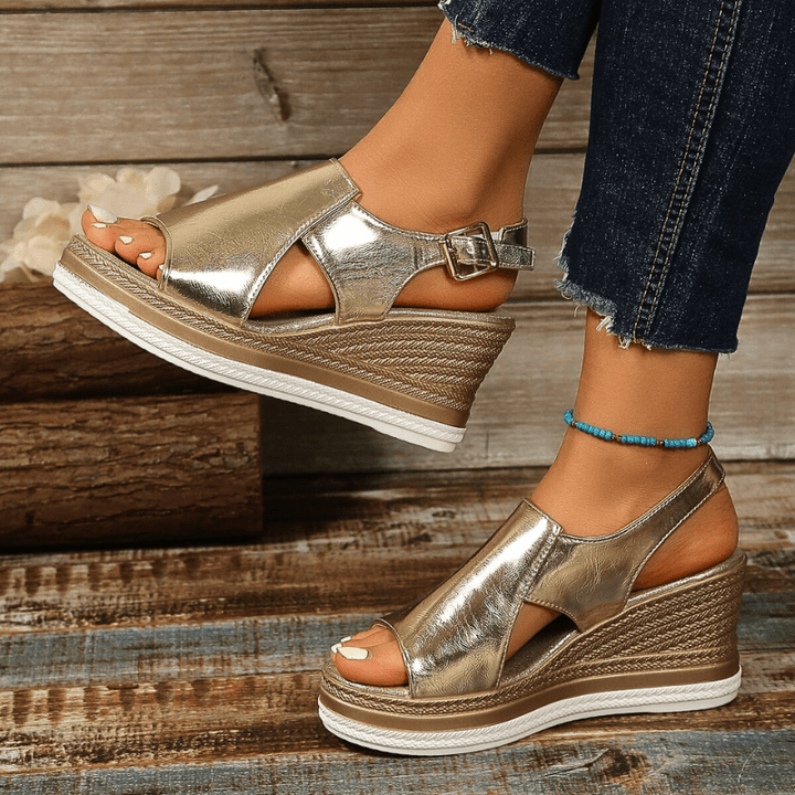 Baylie - Stylische Metallic-Sandalen