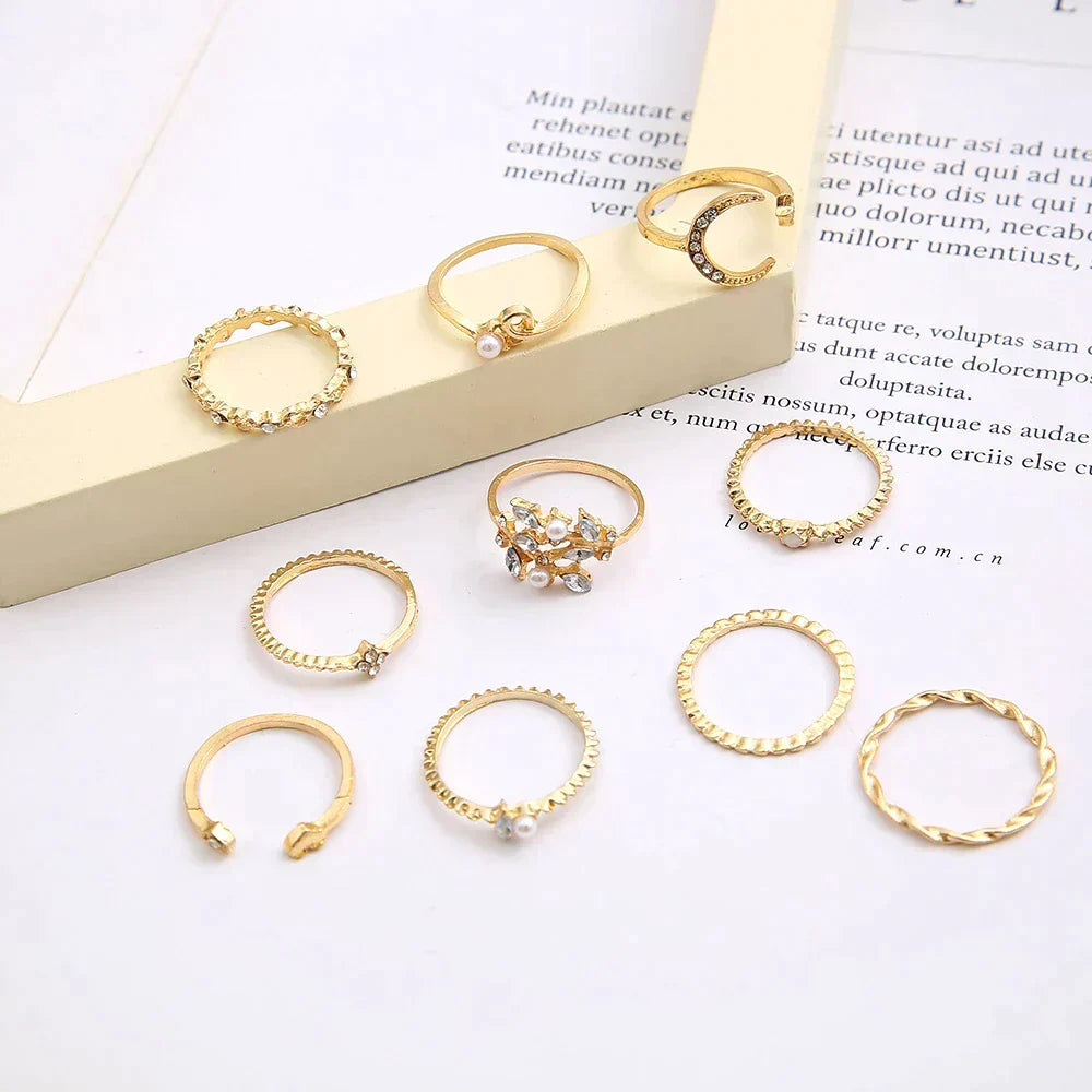 Ensemble von 10 Boho-Ringen, aus Silber- und Goldplattierung
