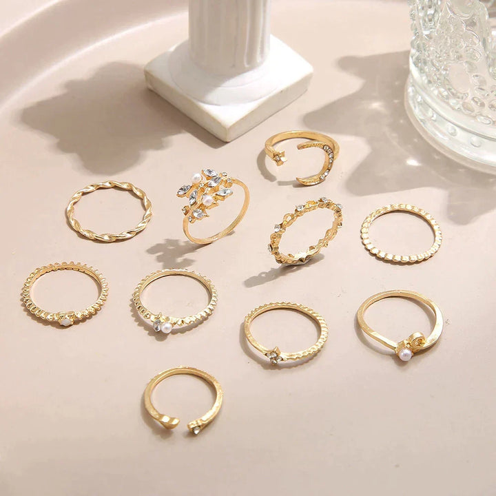 Ensemble von 10 Boho-Ringen, aus Silber- und Goldplattierung