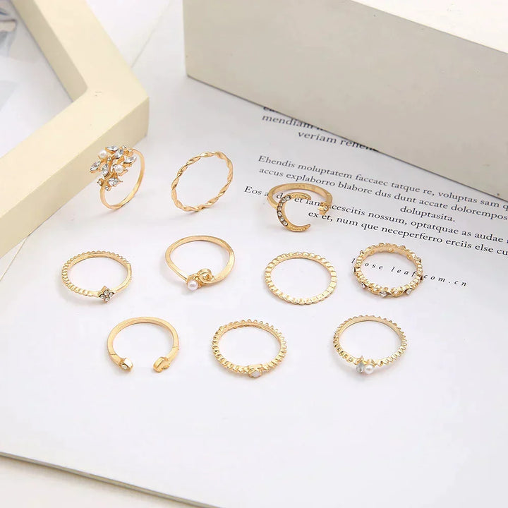 Ensemble von 10 Boho-Ringen, aus Silber- und Goldplattierung