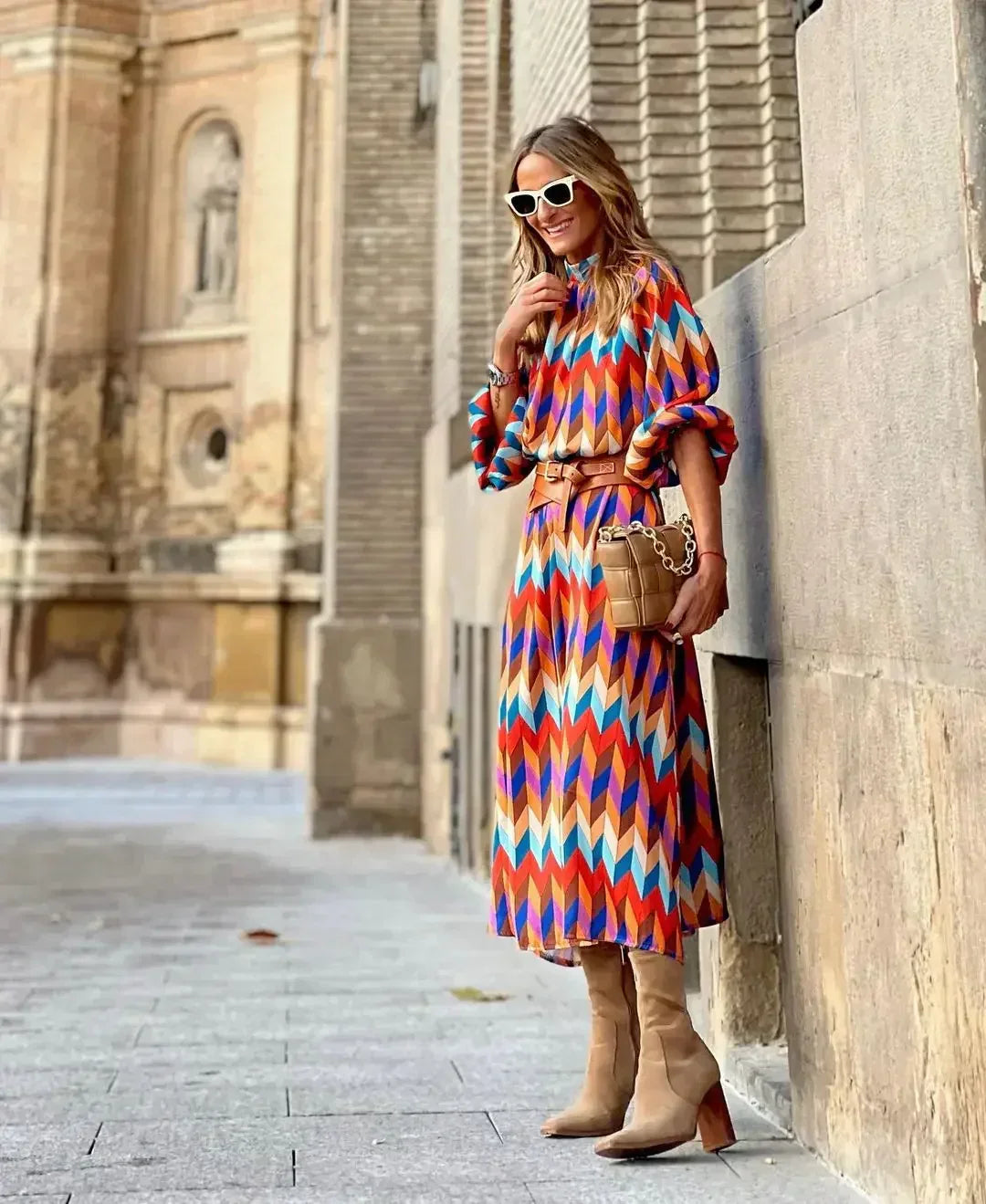 Cassandra - Vibrante Geometrische Kleid