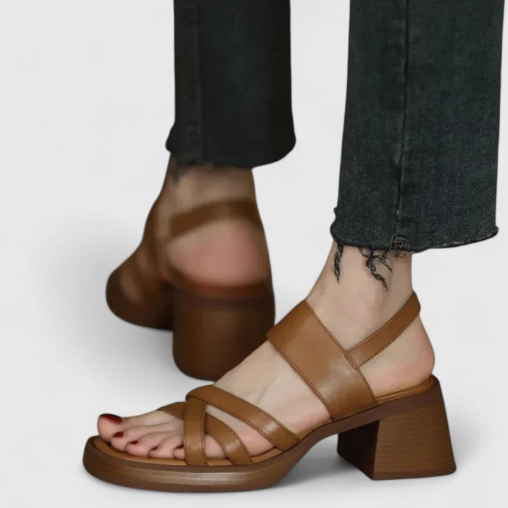 Celeste - Elegante Kreuzsandalen