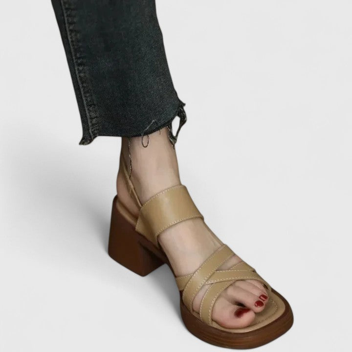 Celeste - Elegante Kreuzsandalen
