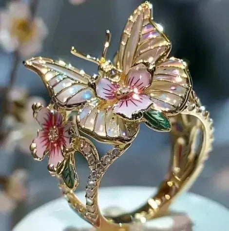 Glitzernder Schmetterlingsring aus Natur mit Zirkonia
