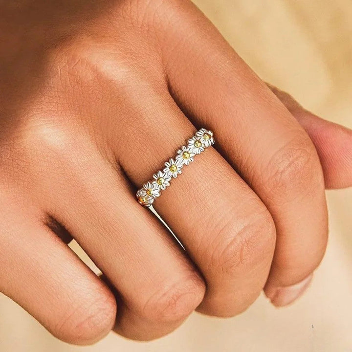 Verstellbarer Ring mit handbemalter Margerite
